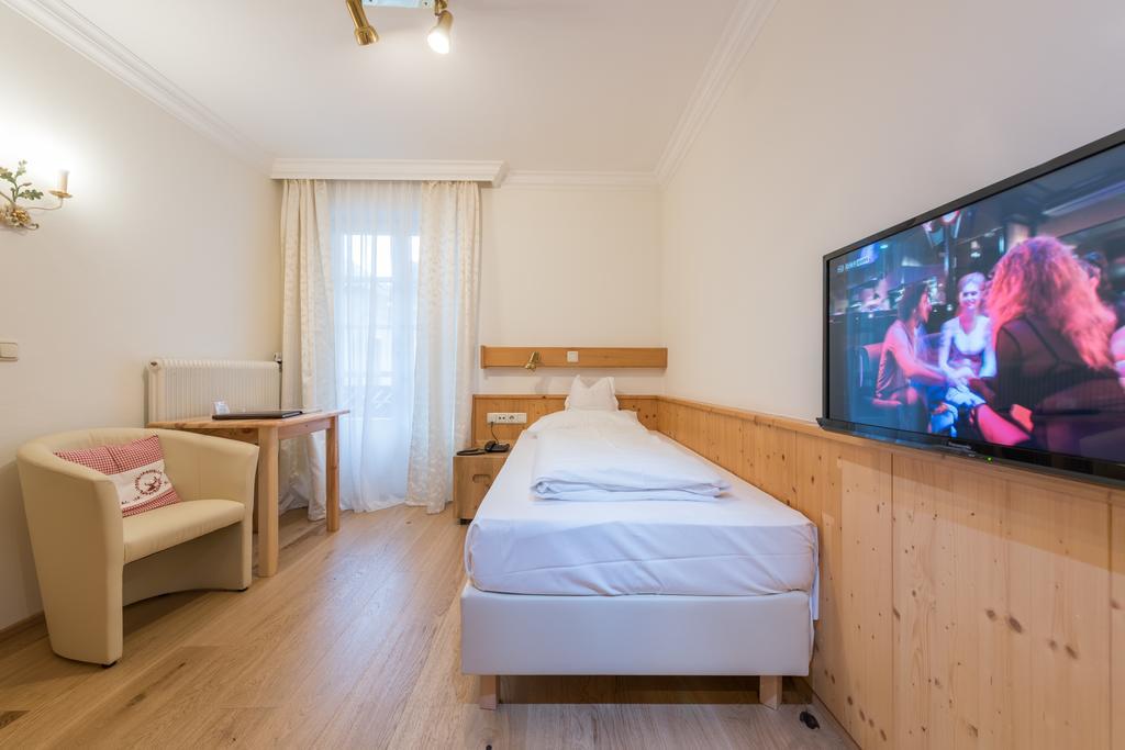 Hotel & Restaurant Ragginger Attersee 阿特湖畔的努斯多夫 外观 照片